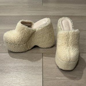Sherpa Cold Weather Plaform Mules Size 6